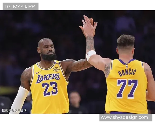 湖人队胜出，将战火箭队争夺席位